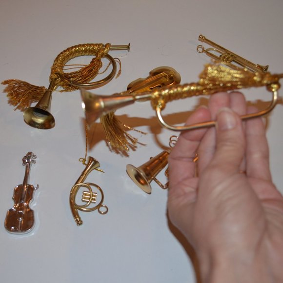 Holiday Ornaments Set of 7 Mini Musical Instruments Wind & String Golden Metal - Picture 3 of 8